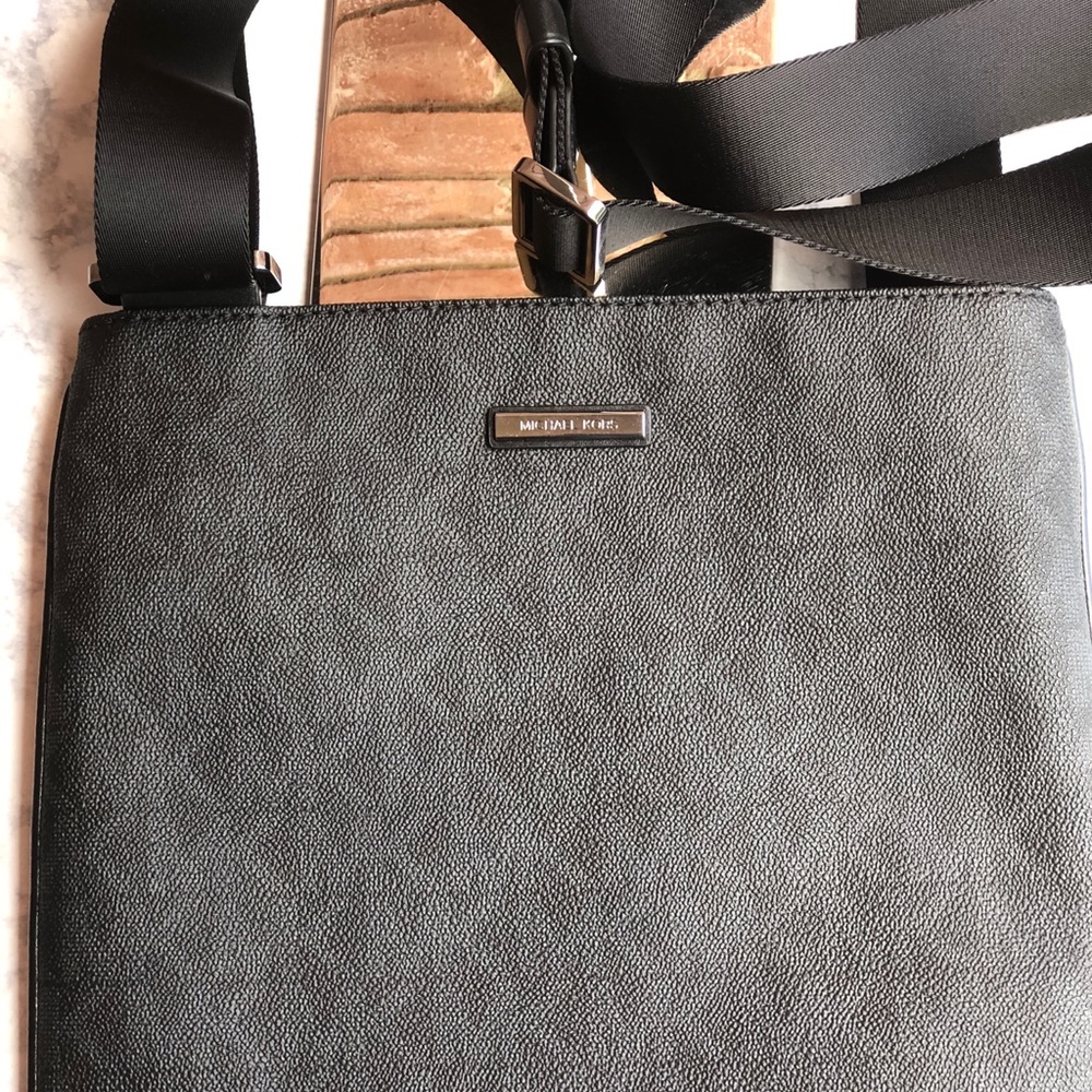 Michael Kors Black Men’s Messenger Bag - Picture 2 of 8